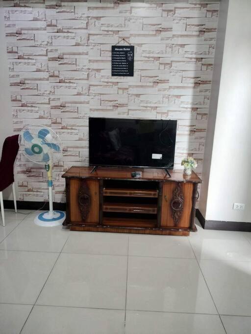 Cubao Manhattan Heights, Unit 8Bc Tower B, 1 Br 마닐라 외부 사진