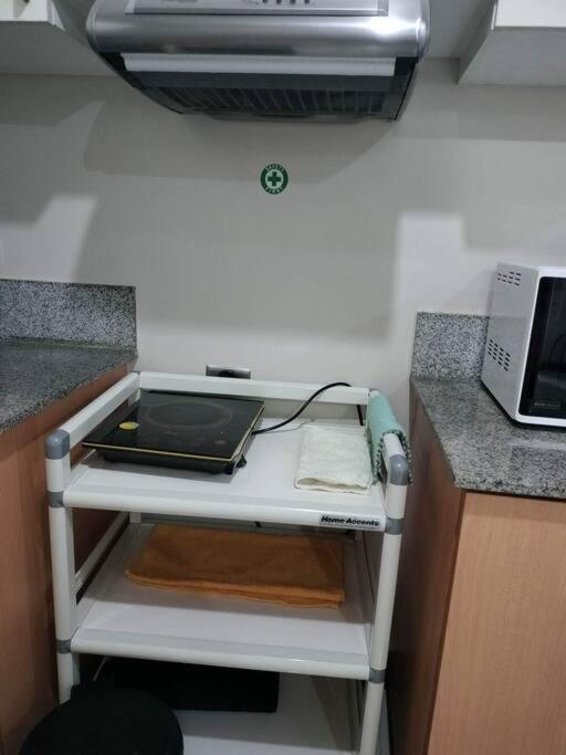 Cubao Manhattan Heights, Unit 8Bc Tower B, 1 Br 마닐라 외부 사진