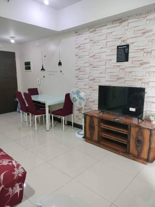 Cubao Manhattan Heights, Unit 8Bc Tower B, 1 Br 마닐라 외부 사진