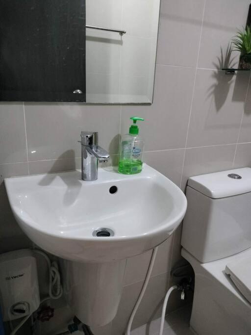 Cubao Manhattan Heights, Unit 8Bc Tower B, 1 Br 마닐라 외부 사진