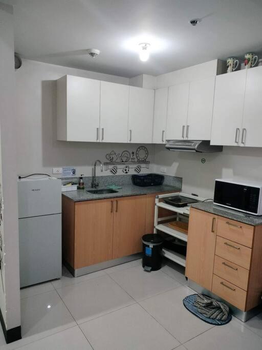 Cubao Manhattan Heights, Unit 8Bc Tower B, 1 Br 마닐라 외부 사진